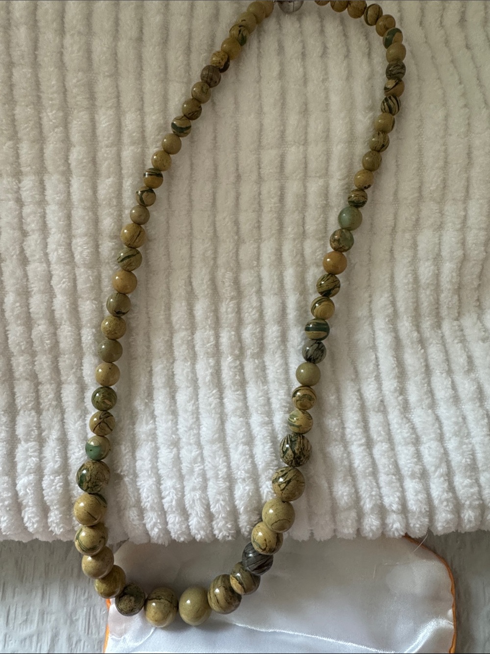 Necklace Muscovite graduated polished stones. 925 silver